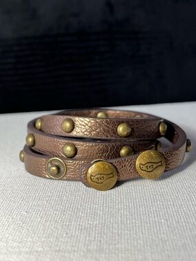 Chloe + Isabel 💙💛Brown Metallic Leather Wrap Bracelet Antiqued Gold Studs EUC